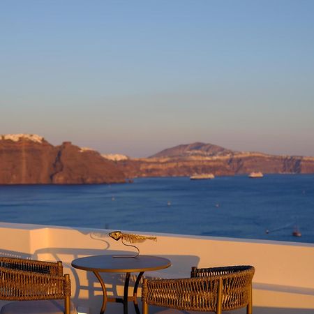 Oia Treasures Art Suites Exterior photo