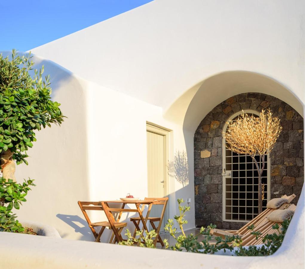 Oia Treasures Art Suites Exterior photo