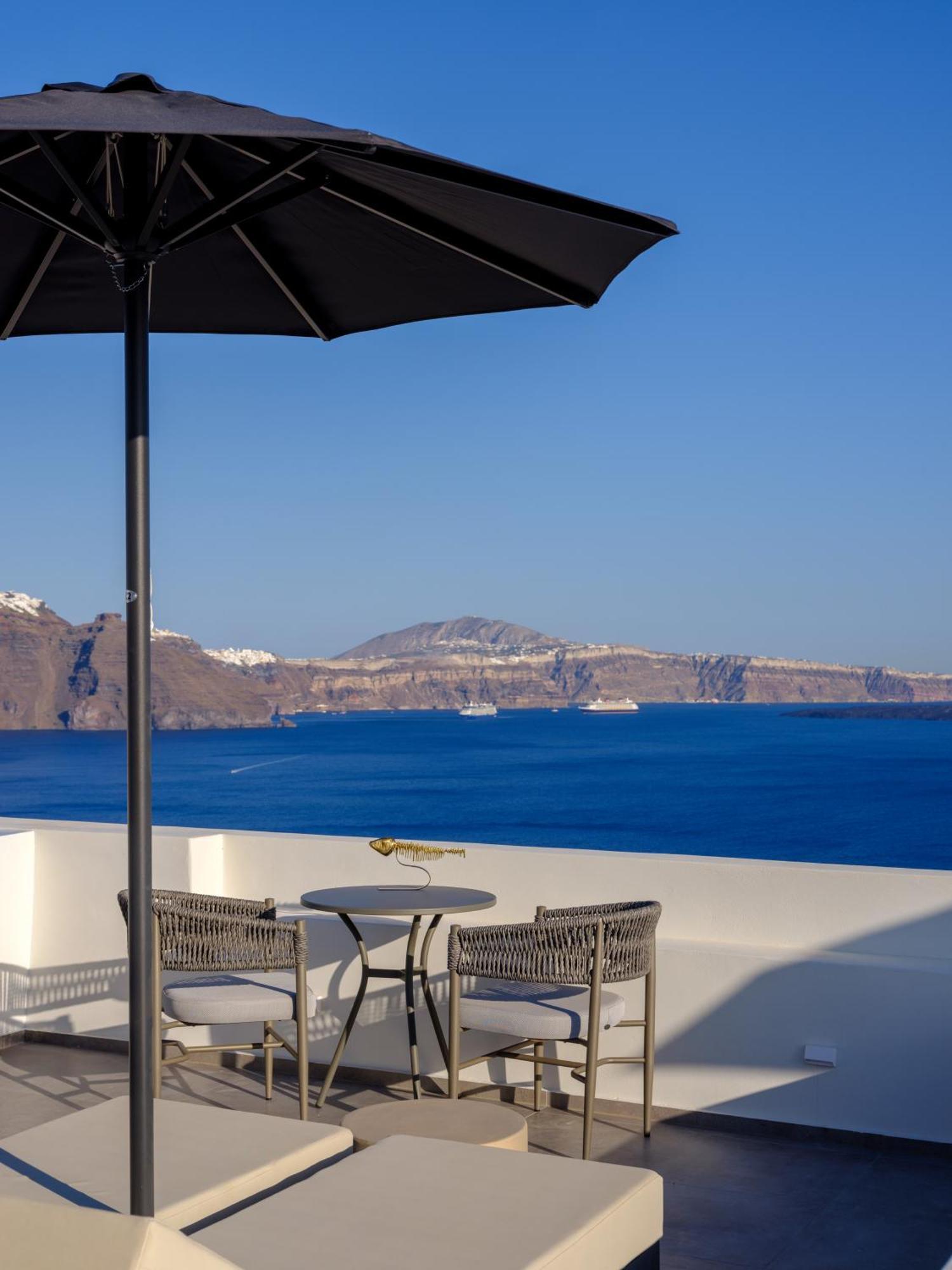 Oia Treasures Art Suites Exterior photo